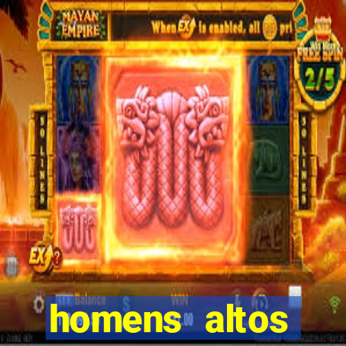 homens altos sarados pelados