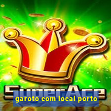 garoto com local porto